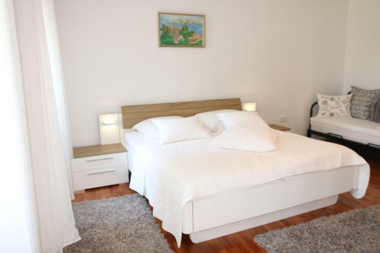 Central House Nona Криквеница Екстериор снимка