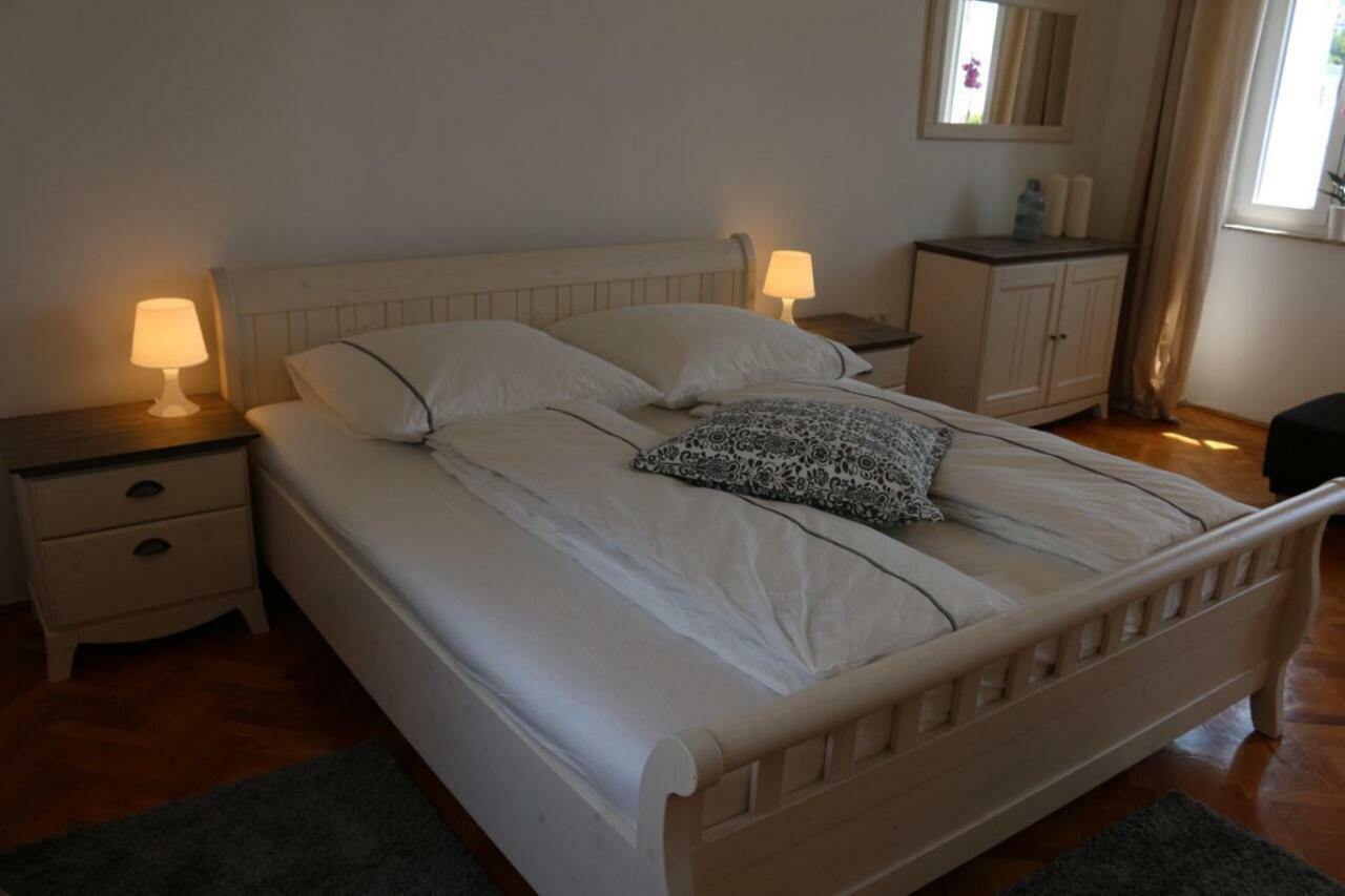 Central House Nona Криквеница Екстериор снимка