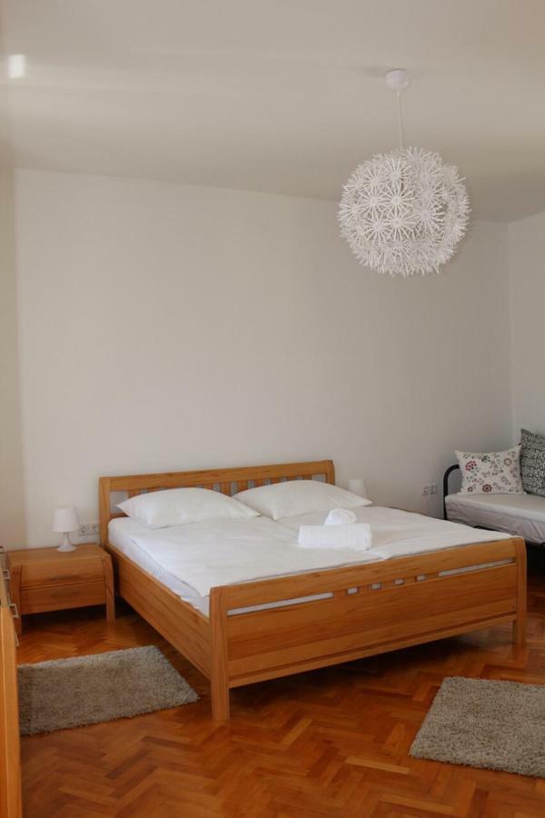 Central House Nona Криквеница Екстериор снимка