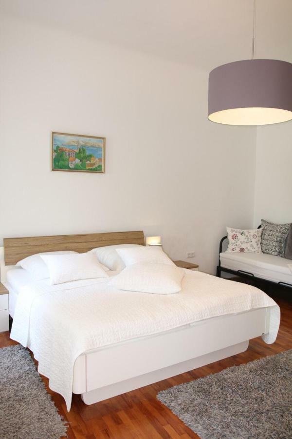 Central House Nona Криквеница Екстериор снимка