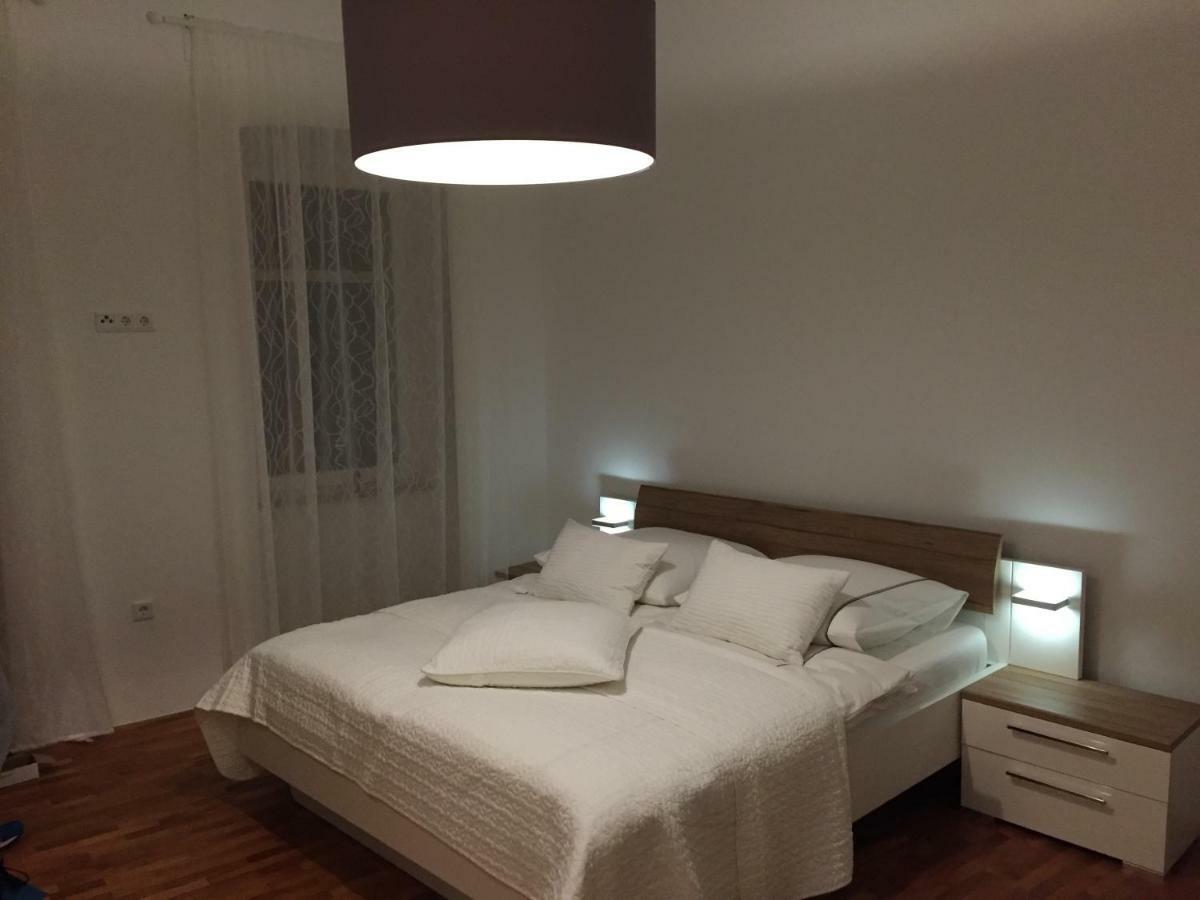 Central House Nona Криквеница Екстериор снимка
