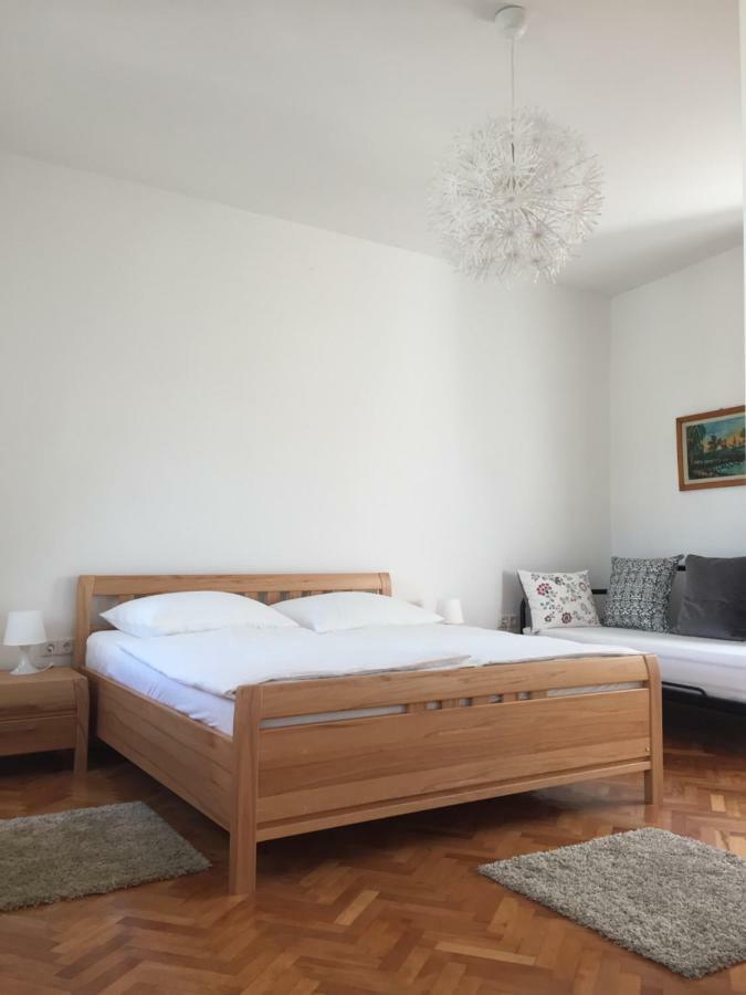 Central House Nona Криквеница Екстериор снимка