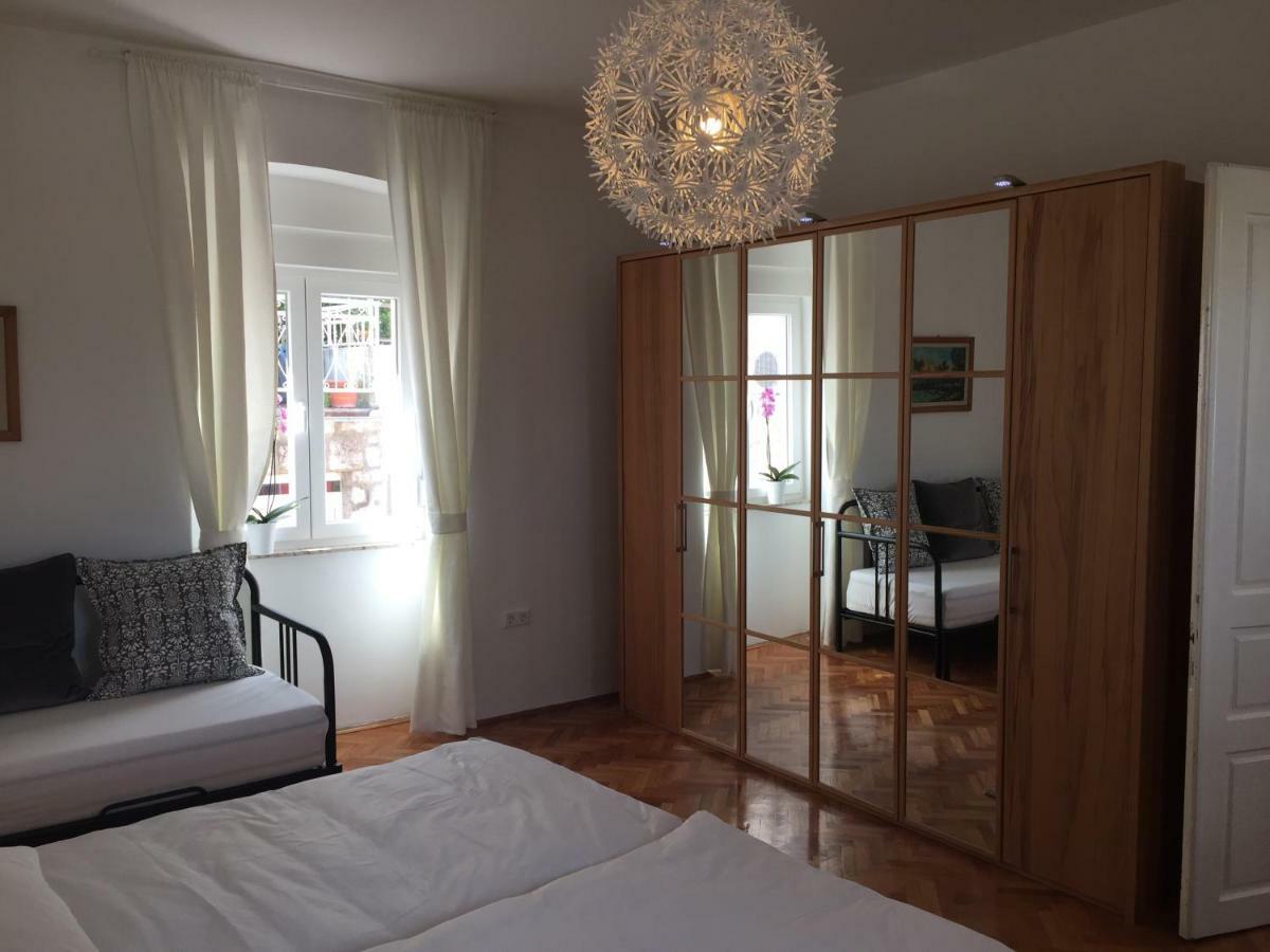 Central House Nona Криквеница Екстериор снимка