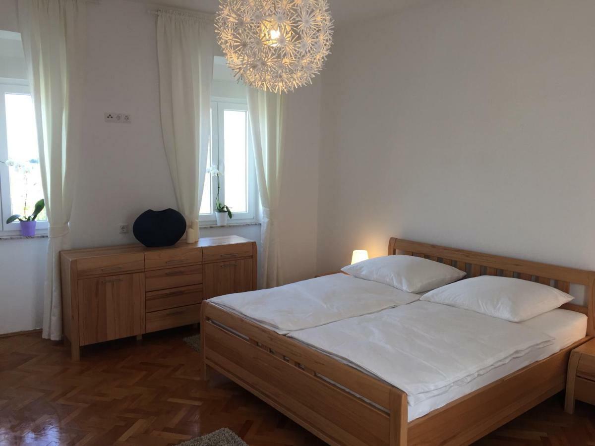 Central House Nona Villa Криквеница Екстериор снимка