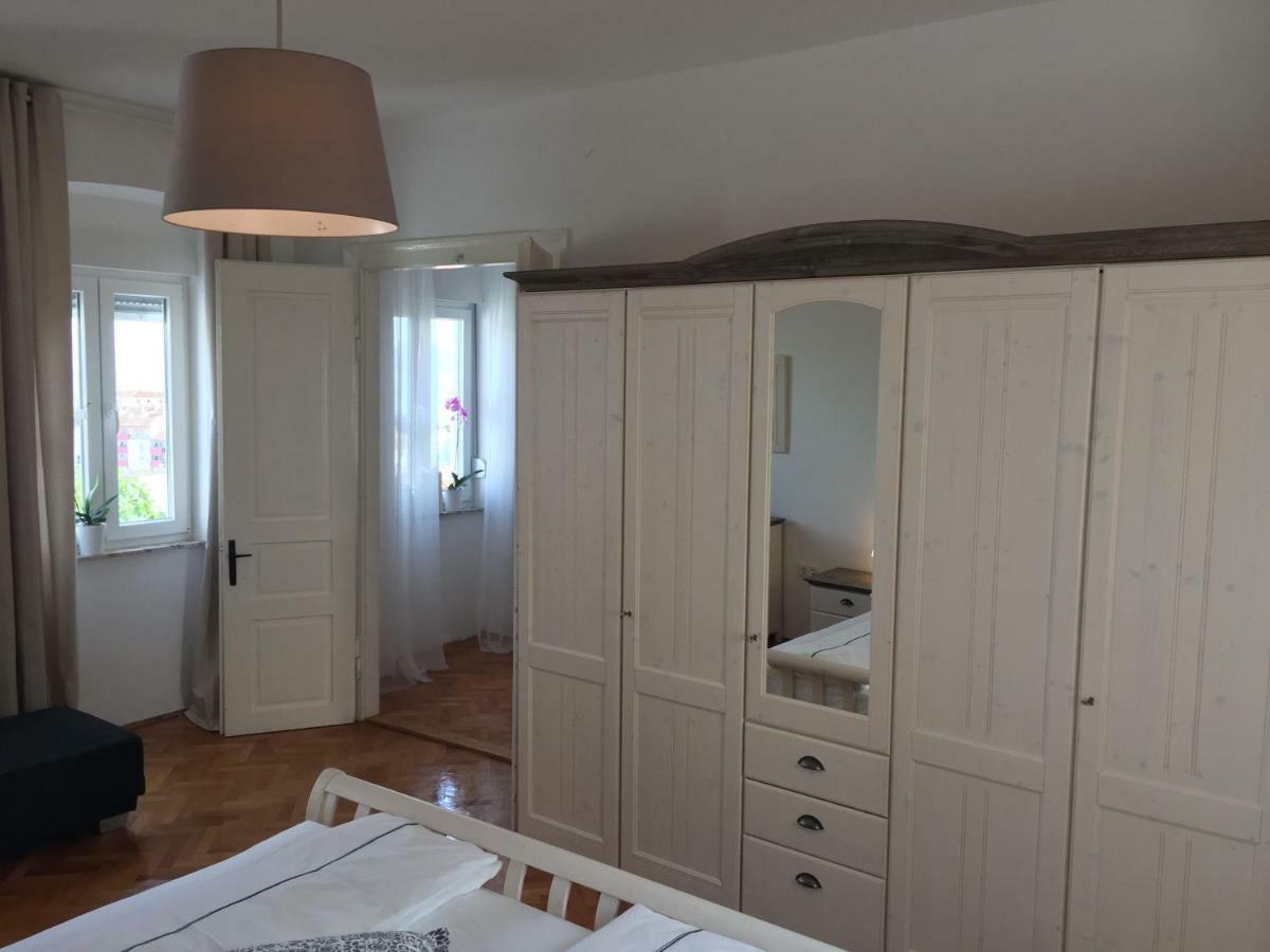 Central House Nona Криквеница Екстериор снимка