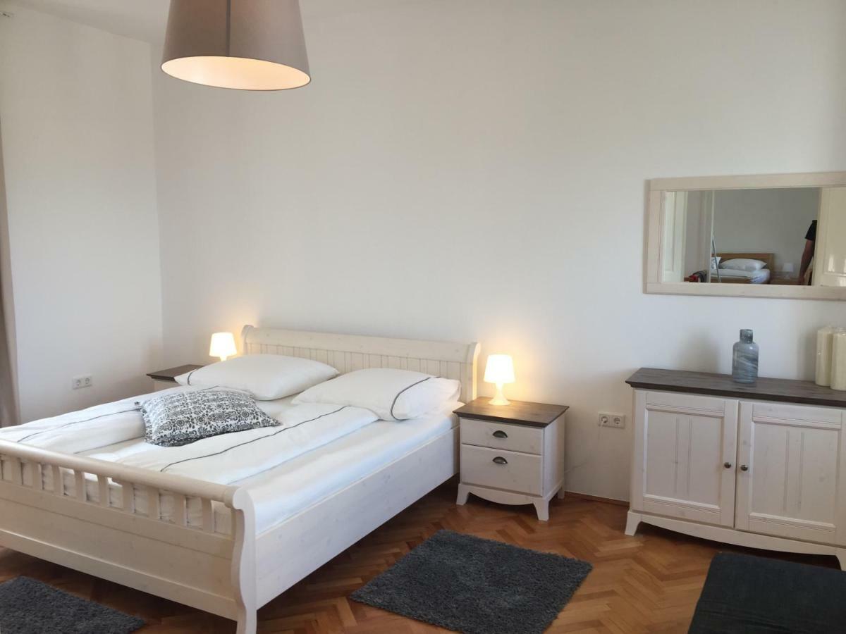 Central House Nona Криквеница Екстериор снимка